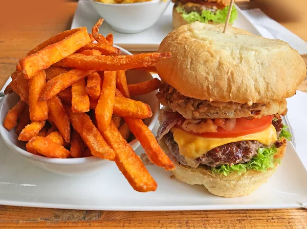 Close Shot Delicious Burger Fries Plate — Stock Photo, Image