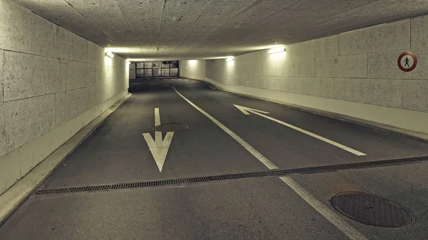 Podziemny Tunel Mieście Strzałkami — Zdjęcie stockowe
