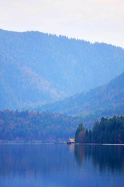 güzel dağ gölü sakin atış