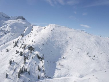 güzel karlı dağların sakin atış