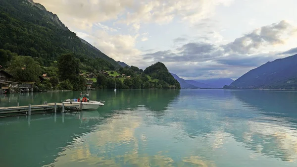 Tranquilo Tiro Hermoso Lago Montaña —  Fotos de Stock