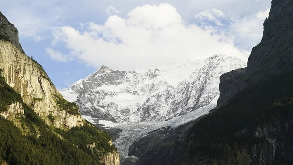 Colpo Scenico Bellissimo Paesaggio Montano Innevato Sfondo — Foto Stock