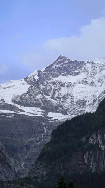 Rustige Shot Van Prachtige Besneeuwde Bergen — Stockfoto