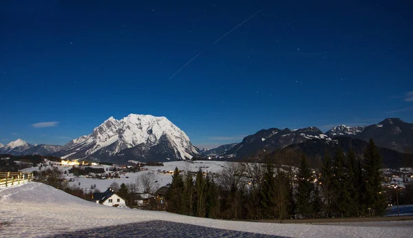 Plan Tranquille Belles Montagnes Enneigées — Photo