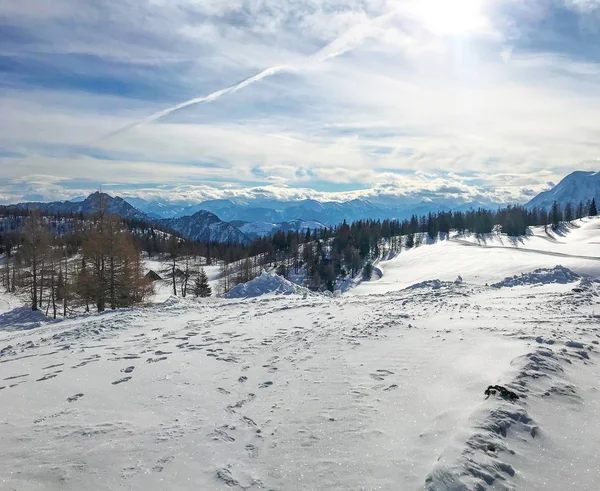 Ruhiger Schuss Von Schönen Schneebedeckten Bergen — Stockfoto