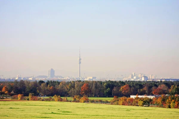 Munich Skyline Colorful Autumn Trees Scenic View — ストック写真