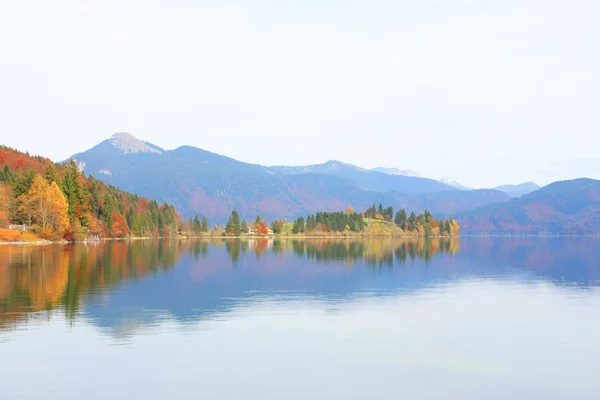 Plan Tranquille Beau Lac Montagne Jour Automne — Photo