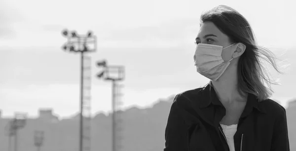 Жінка Масці Обличчя Під Час Спалаху Коронавірусу Вірус Поширює Запобігання — стокове фото
