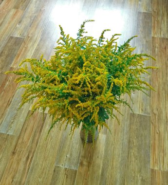 Buket sarı çiçekler doğal