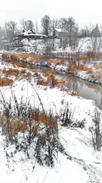 Riacho Não Está Congelado Inverno — Fotografia de Stock