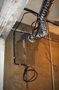 Bir apartman inşaatında bitirme işi
