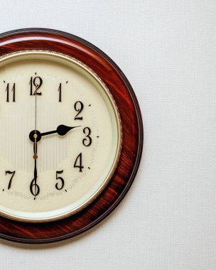 saati gösteren saat 14:30, 02:30