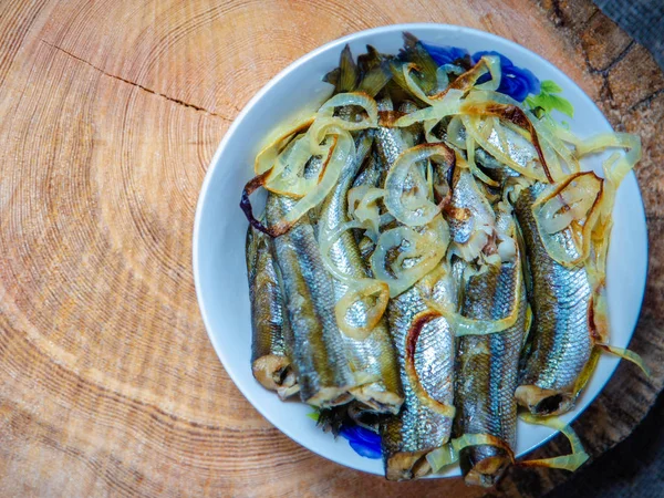 Pescado Frito Con Cebolla Bandeja — Foto de Stock