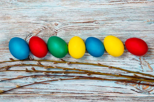 Huevos Pascua Colores Sobre Fondo Madera Azul — Foto de Stock