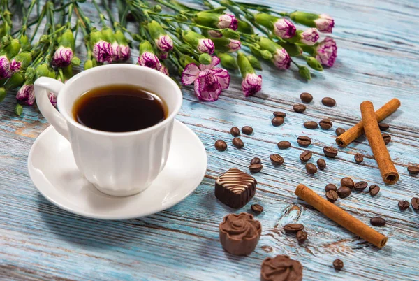 Café Una Taza Frijoles Sobre Fondo Azul Fotos de stock libres de derechos