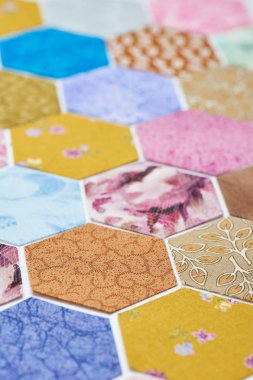 Altıgen parçaları sipariş renkli kumaş rasgele