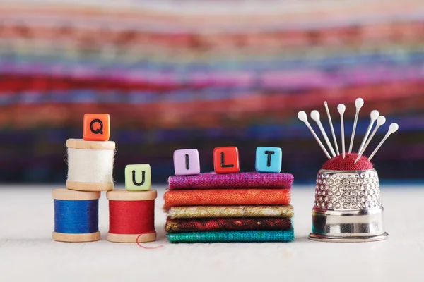 Palabra Quilt Compone Cubos Joyería Imitación Rodeada Accesorios Costura — Foto de Stock