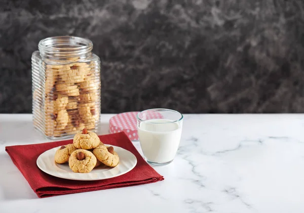 Almond Cookies Plate Glass Milk Jar Almond Cookies — Stock Photo, Image