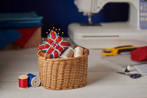 Pincushion Som Union Jack Korg Symaskiner Sytillbehör — Stockfoto