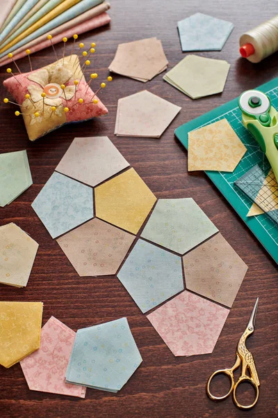 Pezzi Pentagonali Tessuti Cucito Trapunta Patchwork Tradizionale Accessori Cucito Quilting — Foto Stock