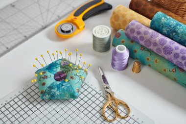 Pincushion, zanaat paspas, makas, döner kesici, kumaş rulo, dikiş ve kapitone aksesuarları