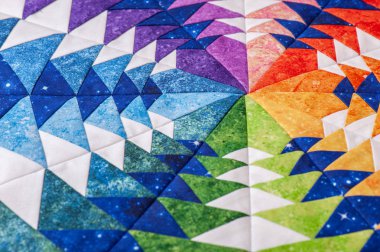 Kaleydoskop gibi altıgen patchwork blok parçası, yorgan detay, gökkuşağı renkleri