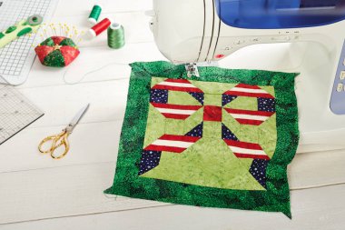 Yıldız ve çizgili Abd bowknot patchwork blok, dikiş makinesi ve kapitone aksesuarları kolaj