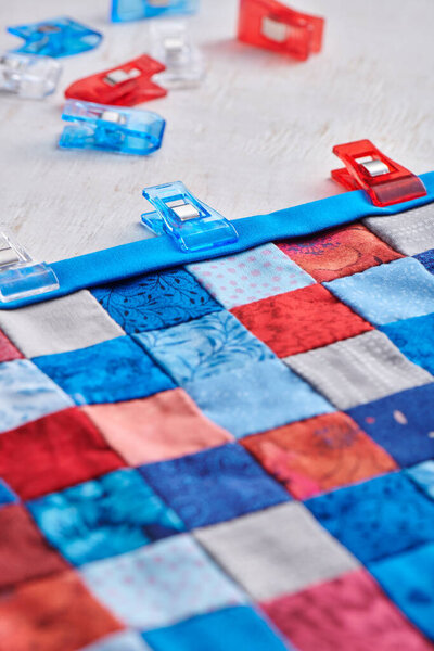 Making of quilt binding by dint of sewing quilting clips