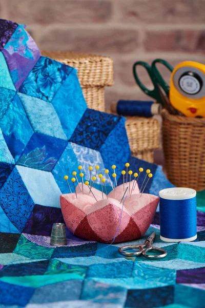 Accessories Sewing Fragment Tumbling Blocks Quilt Baskets Tools Sewing Quilting — Stock Photo, Image