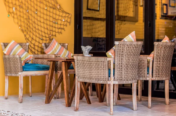 Kafe masası ve sandalyeler