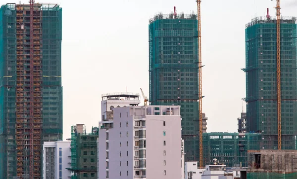 Nha Trang City. Vy över höghus under uppbyggnad — Stockfoto