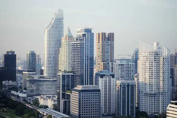 Building in the central business district of the city — Stock Photo, Image