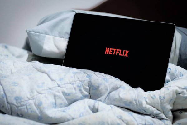 Netflix на кровати
