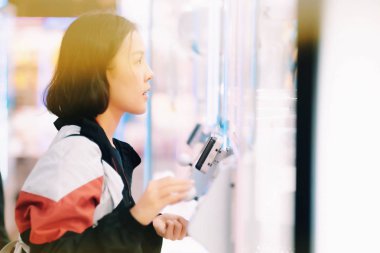 Tokyo'da Bebek Catcher Oyunu 