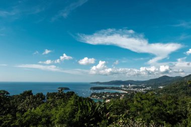 Deniz dağ defne seascape arka plan tatil yaz arka planlar.