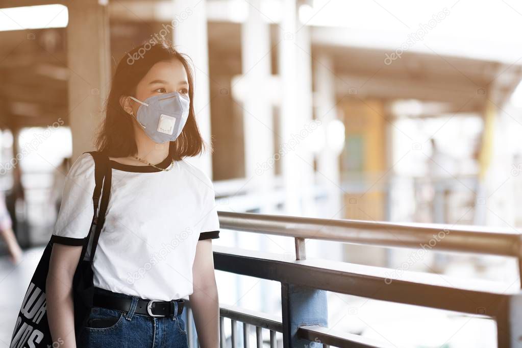 Asian women wear masks to protect The PM 2.5 pollution 