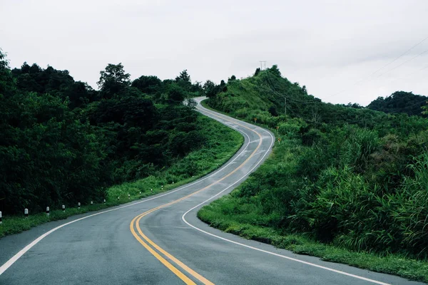 Carretera Través Del Bosque Montaña — Foto de Stock