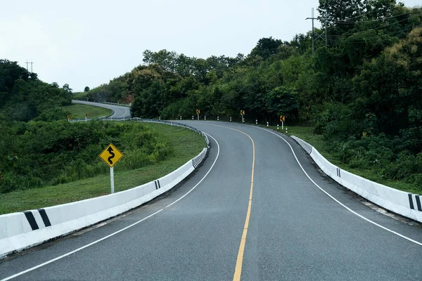 Carretera Través Del Bosque Montaña — Foto de Stock