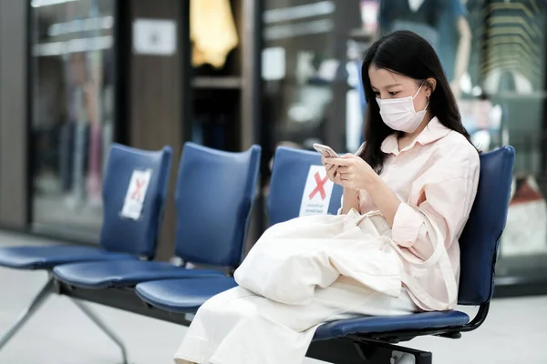 Asian Women Surgical Face Mask Protect Covid Airport — Stock Photo, Image