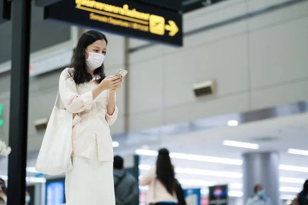 Asian Women Surgical Face Mask Protect Covid Airport — Stock Photo, Image