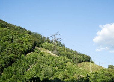 güzel yeşil dağ manzarası 