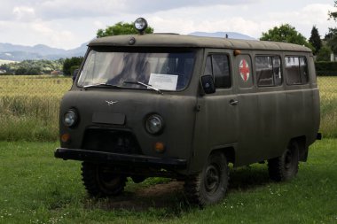 Müzede eski Sovyet arabası