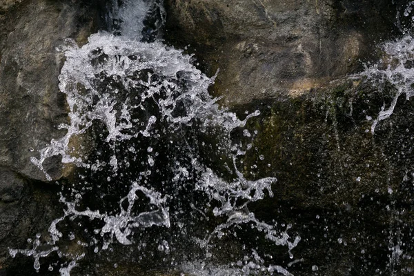 Cascata Pietre Nella Foresta Vicino — Foto Stock