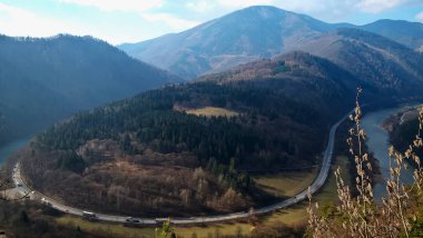 Gündüzleri güzel dağ manzarası