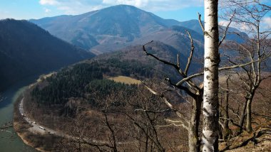 Gündüzleri güzel dağ manzarası