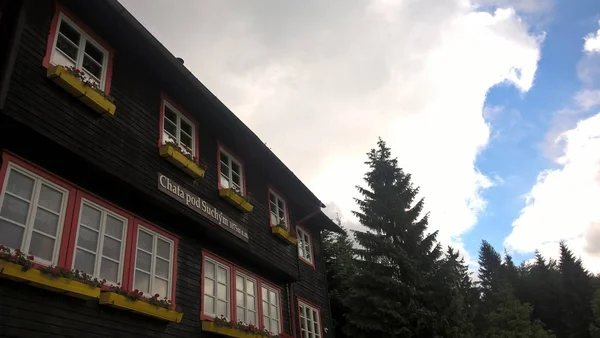 Ancien Bâtiment Dans Journée Ensoleillée — Photo