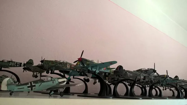 Müzede Askeri Oyuncak Uçaklar — Stok fotoğraf