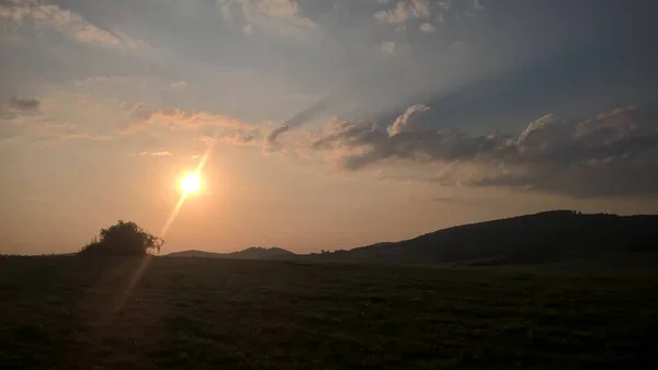 Tiempo Puesta Del Sol Sobre Paisaje Montaña —  Fotos de Stock