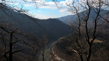 Gündüzleri güzel dağ manzarası