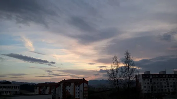 Abendhimmel Über Der Europäischen Stadt — Stockfoto